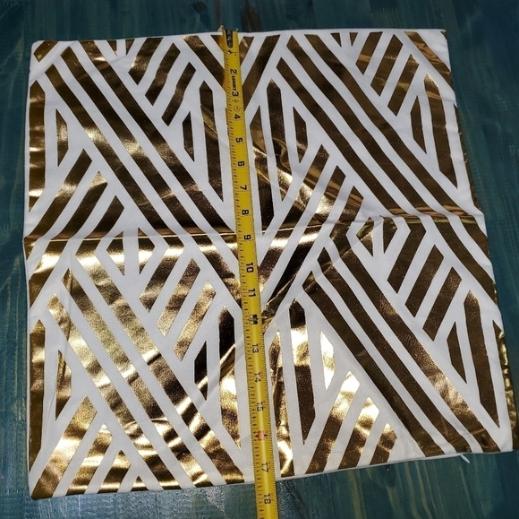 New Set Of 2 Metallic Gold And White Square Pillow Covers - Picture 4 of 5
